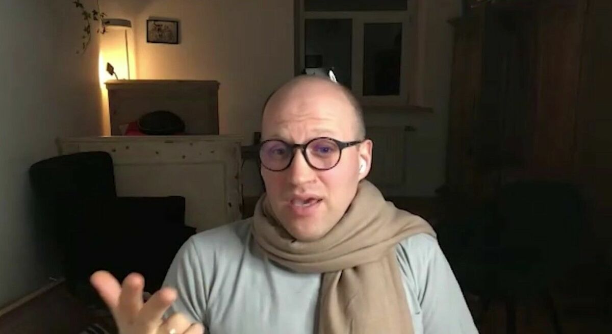 Uģis Kuģis, "STV Pirmā" šova "Mīla burbulī" ekrānuzņēmums Uģis Kuģis, "STV Pirmā" šova "Mīla burbulī" ekrānuzņēmums