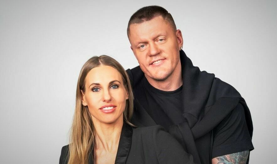 Kaspars Kambala, Olga Kambala, "STV Pirmā!" publicitātes foto šovam "Mīla burbulī" Kaspars Kambala, Olga Kambala, "STV Pirmā!" publicitātes foto šovam "Mīla burbulī"