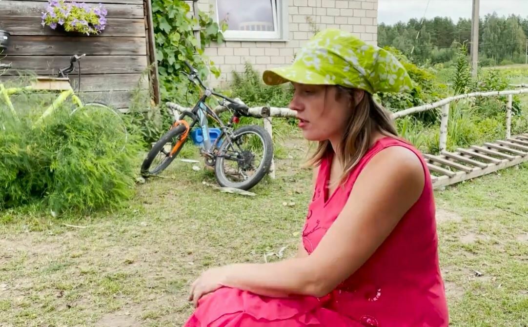 Magone Šutoviene pārdomās, ekrānuzņēmums Magone Šutoviene pārdomās, ekrānuzņēmums