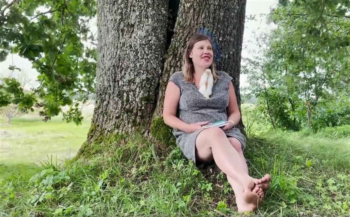 Magone Šutoviene savās mājās "Avotiņos", 1188 Play ekrānšāviņš Magone Šutoviene savās mājās "Avotiņos", 1188 Play ekrānšāviņš