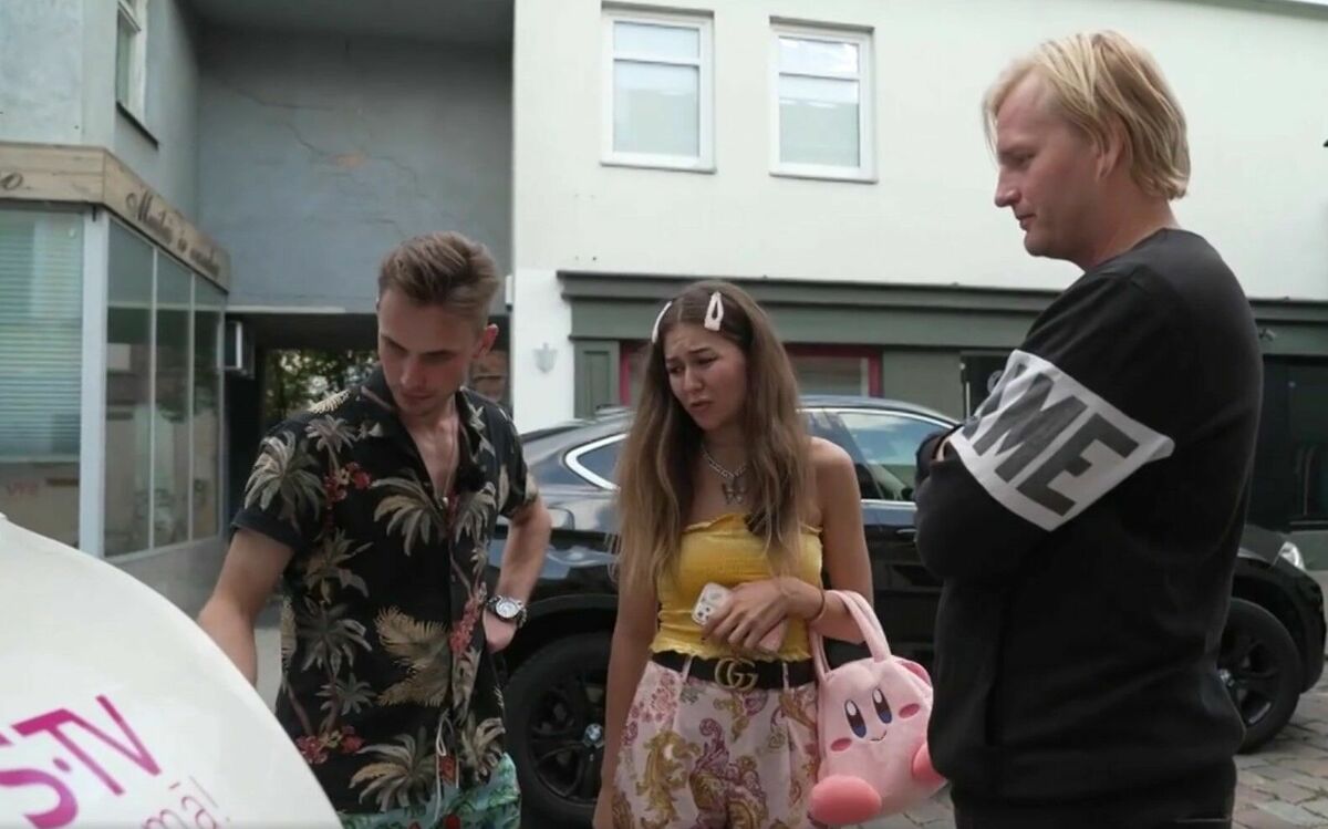 Apskādēts "Mīla kemperī" spēkrats, "STV Pirmā!" šova "Mīla kemperī" ekrānšāviņš Apskādēts "Mīla kemperī" spēkrats, "STV Pirmā!" šova "Mīla kemperī" ekrānšāviņš
