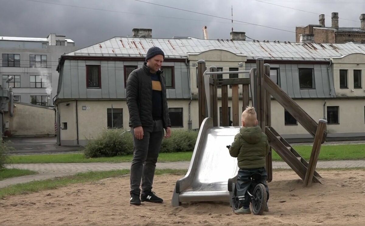 Krišnaīts Uģis Kuģis un Tamals, 360TV šova "Ģimene burkā" ekrānšāviņš Krišnaīts Uģis Kuģis un Tamals, 360TV šova "Ģimene burkā" ekrānšāviņš