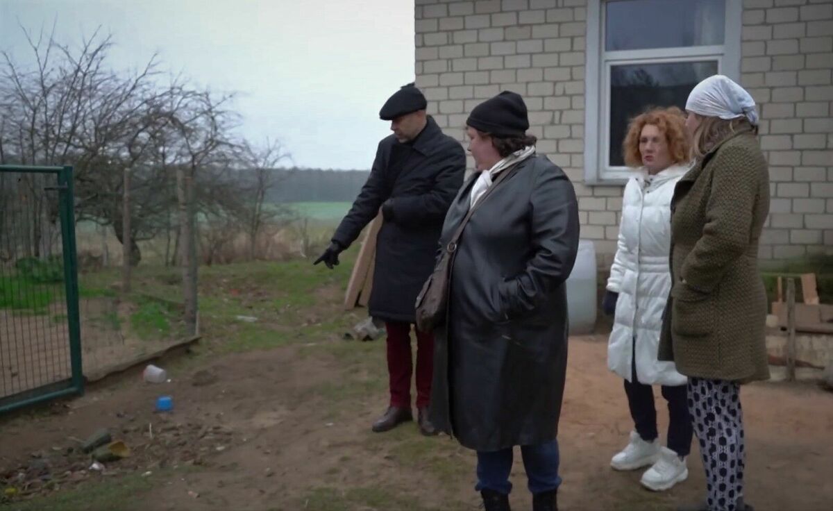 "Ķibeles mūsmājās" trijotne viesojas pie dzejnieces un laucinieces Magones, 360TV šova "Ķibeles mūsmājās" ekrānšāviņš "Ķibeles mūsmājās" trijotne viesojas pie dzejnieces un laucinieces Magones, 360TV šova "Ķibeles mūsmājās" ekrānšāviņš
