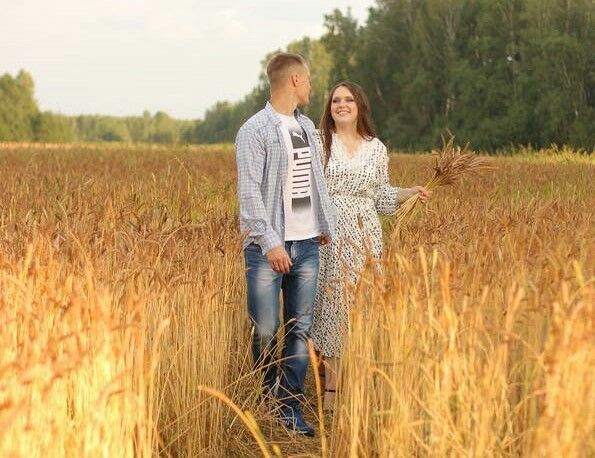Jānis un Līga. Attēls: pexels.com Jānis un Līga. Attēls: pexels.com