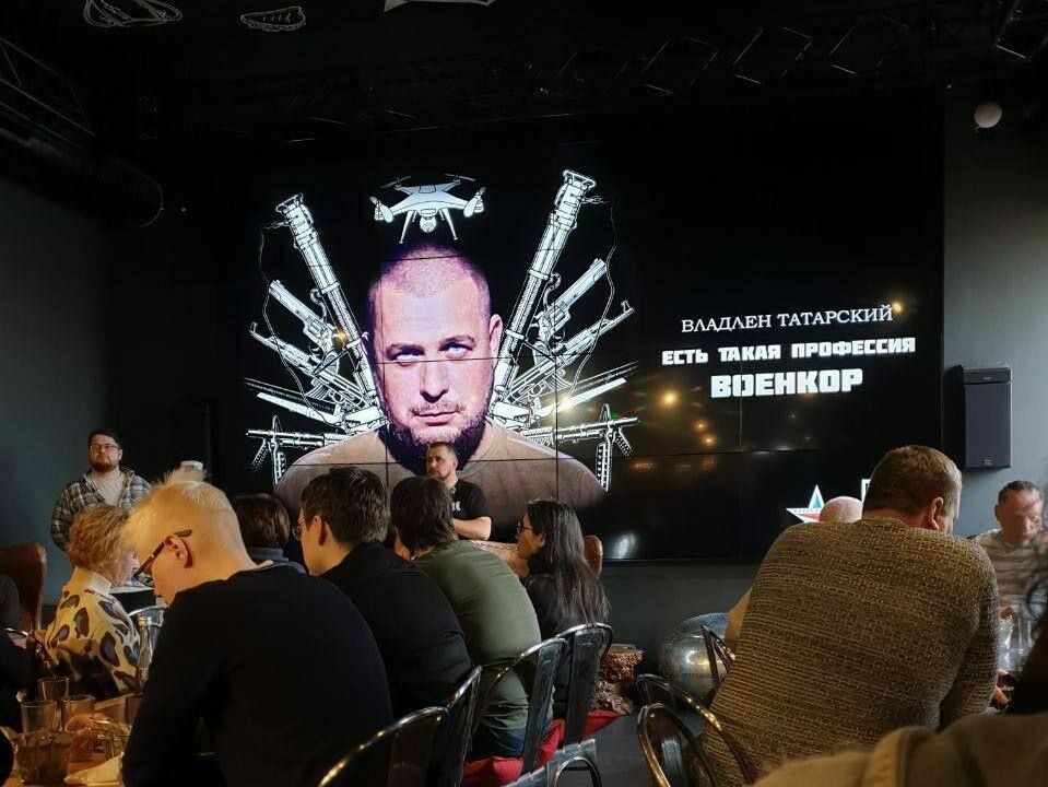 Kafeinīca Sanktpēterburgā, kur uzsprāga propagandistam Vladlenam Tatarskim dāvināta statuete. Foto: NEXTA/Twitter Kafeinīca Sanktpēterburgā, kur uzsprāga propagandistam Vladlenam Tatarskim dāvināta statuete. Foto: NEXTA/Twitter