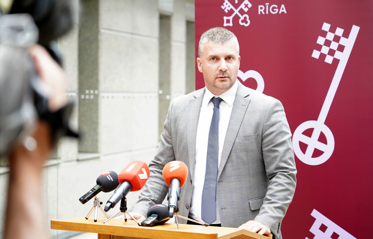 Rīgas pilsētas izpilddirektors Jānis Lange piedalās preses konferencē, kurā informē par Rīgas domes Satiksmes departamenta darbinieku disciplinārlietas izmeklēšanas rezultātiem. Foto: Zane Bitere/LETA Rīgas pilsētas izpilddirektors Jānis Lange piedalās preses konferencē, kurā informē par Rīgas domes Satiksmes departamenta darbinieku disciplinārlietas izmeklēšanas rezultātiem. Foto: Zane Bitere/LETA