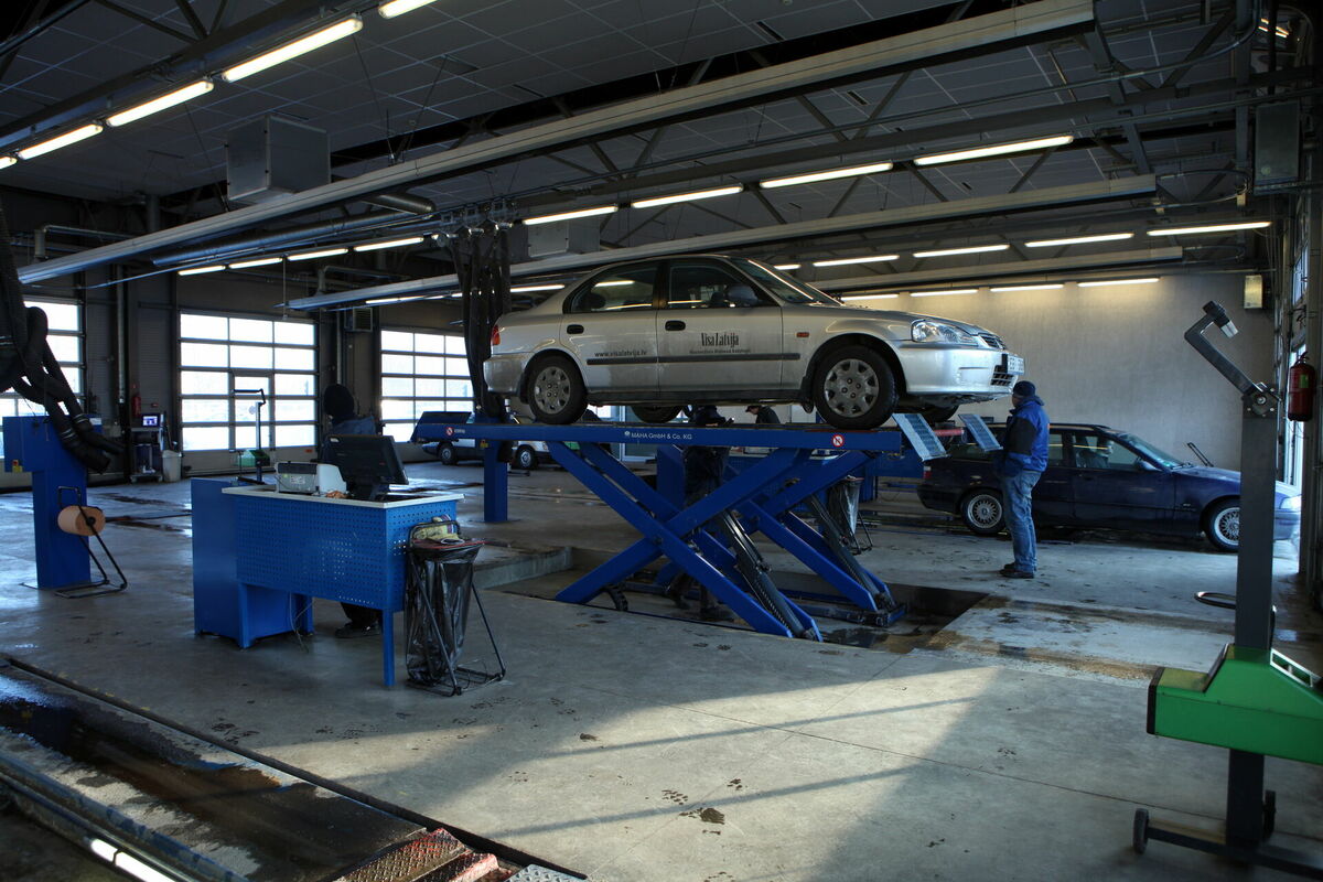 Transportlīdzekļu valsts tehniskā apskate. Foto: Edijs Pālens/LETA Transportlīdzekļu valsts tehniskā apskate. Foto: Edijs Pālens/LETA