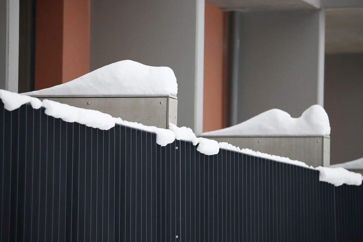 Apsnigušas elektrības sadales kastes. Foto: Līga Gredzena/LETA Apsnigušas elektrības sadales kastes. Foto: Līga Gredzena/LETA