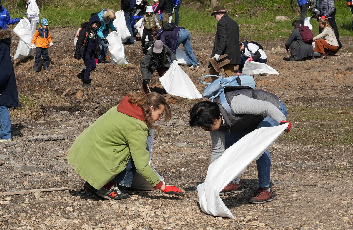 Lielā talka Zaķusalā. Foto: Evija Trifanova/LETA Lielā talka Zaķusalā. Foto: Evija Trifanova/LETA