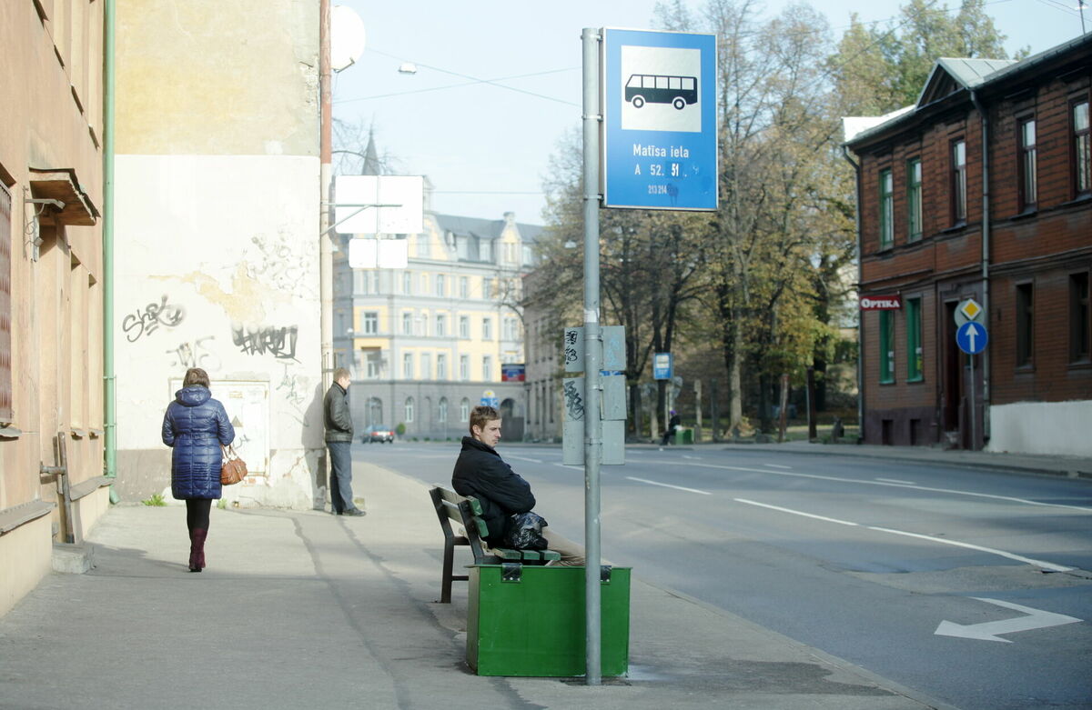 Sabiedriskā transporta pieturvieta. Foto: Ieva Čīka/LETA Sabiedriskā transporta pieturvieta. Foto: Ieva Čīka/LETA