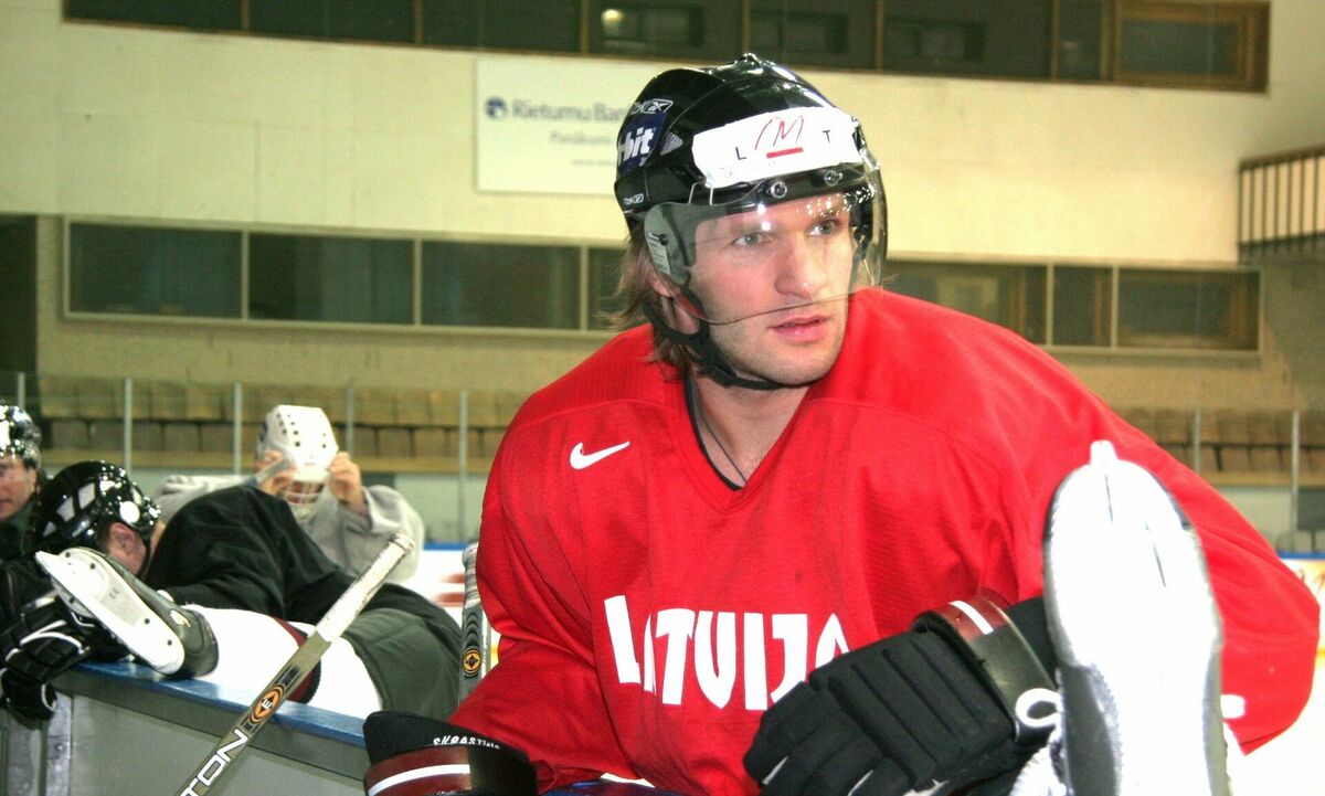 Kārlis Skrastiņš 2005. gadā Latvijas izlases sastāvā. Foto: Agnese Gulbe/LETA Kārlis Skrastiņš 2005. gadā Latvijas izlases sastāvā. Foto: Agnese Gulbe/LETA