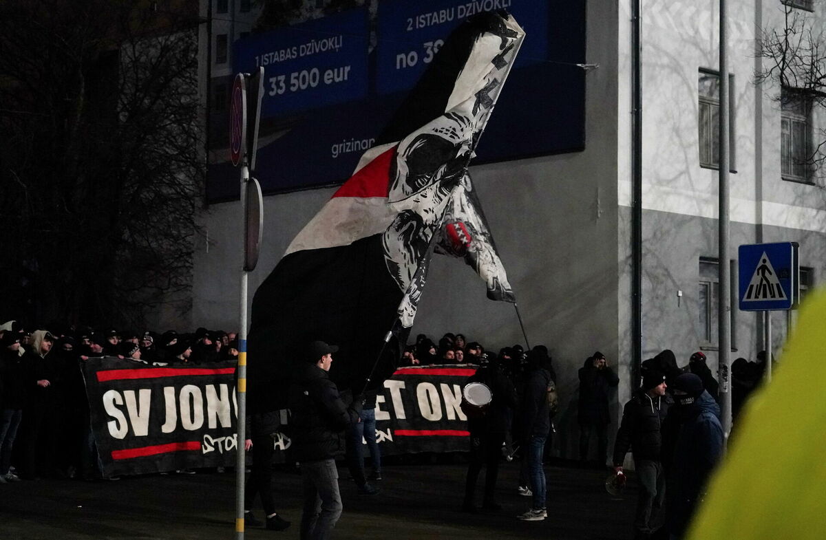 Nīderlandes futbola kluba Amsterdamas "Ajax" līdzjutēji. Foto: Lita Millere/LETA Nīderlandes futbola kluba Amsterdamas "Ajax" līdzjutēji. Foto: Lita Millere/LETA