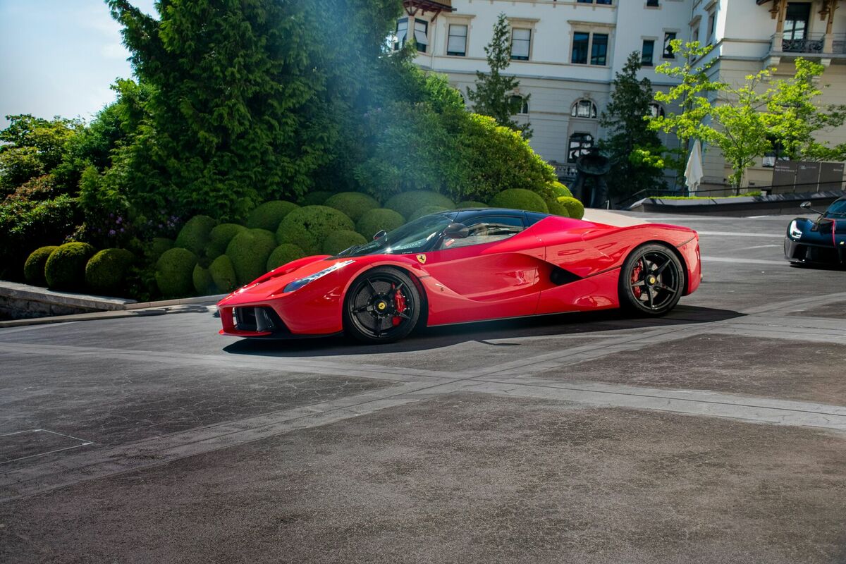 "Ferrari" automašīna. Foto: "Unsplash" "Ferrari" automašīna. Foto: "Unsplash"