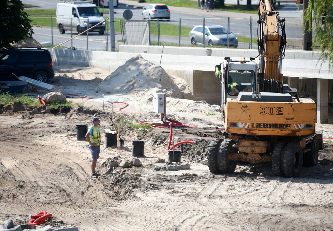Būvdarbi Mūkusalas ielas krasta promenādē. Foto: Zane Bitere/LETA Būvdarbi Mūkusalas ielas krasta promenādē. Foto: Zane Bitere/LETA