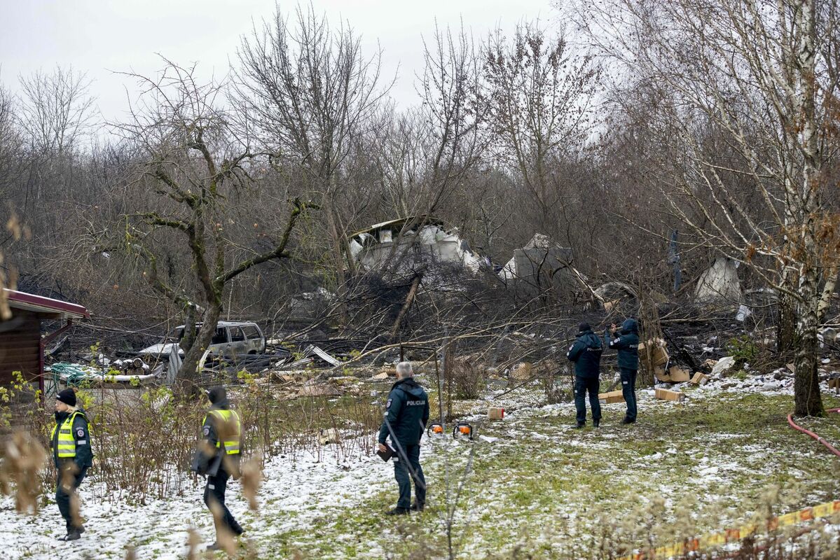 DHL lidmašīnas avārija Viļņā. Foto: AP Photo/Mindaugas Kulbis DHL lidmašīnas avārija Viļņā. Foto: AP Photo/Mindaugas Kulbis