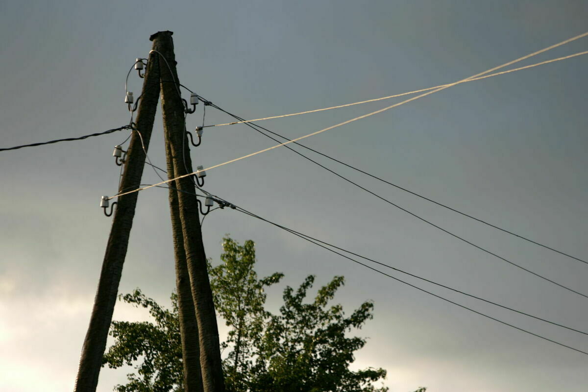 Elektrības stabs un vadi. Foto: Gatis Dieziņš/LETA Elektrības stabs un vadi. Foto: Gatis Dieziņš/LETA