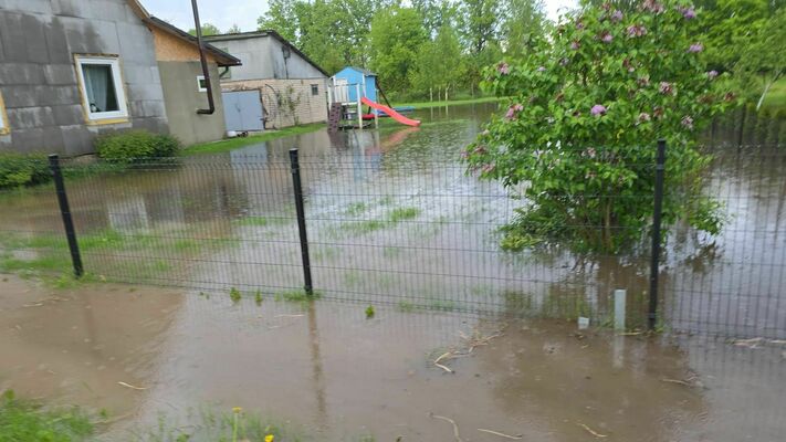 Applūdušie Līvāni. Foto: aculiecinieku/ "Facebook"/ Kas notiek Līvānos Applūdušie Līvāni. Foto: aculiecinieku/ "Facebook"/ Kas notiek Līvānos