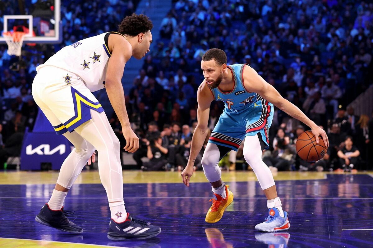 NBA superzvaigzne Stefans Karijs. Foto: Ezra Shaw/Getty Images/AFP/Scanpix NBA superzvaigzne Stefans Karijs. Foto: Ezra Shaw/Getty Images/AFP/Scanpix