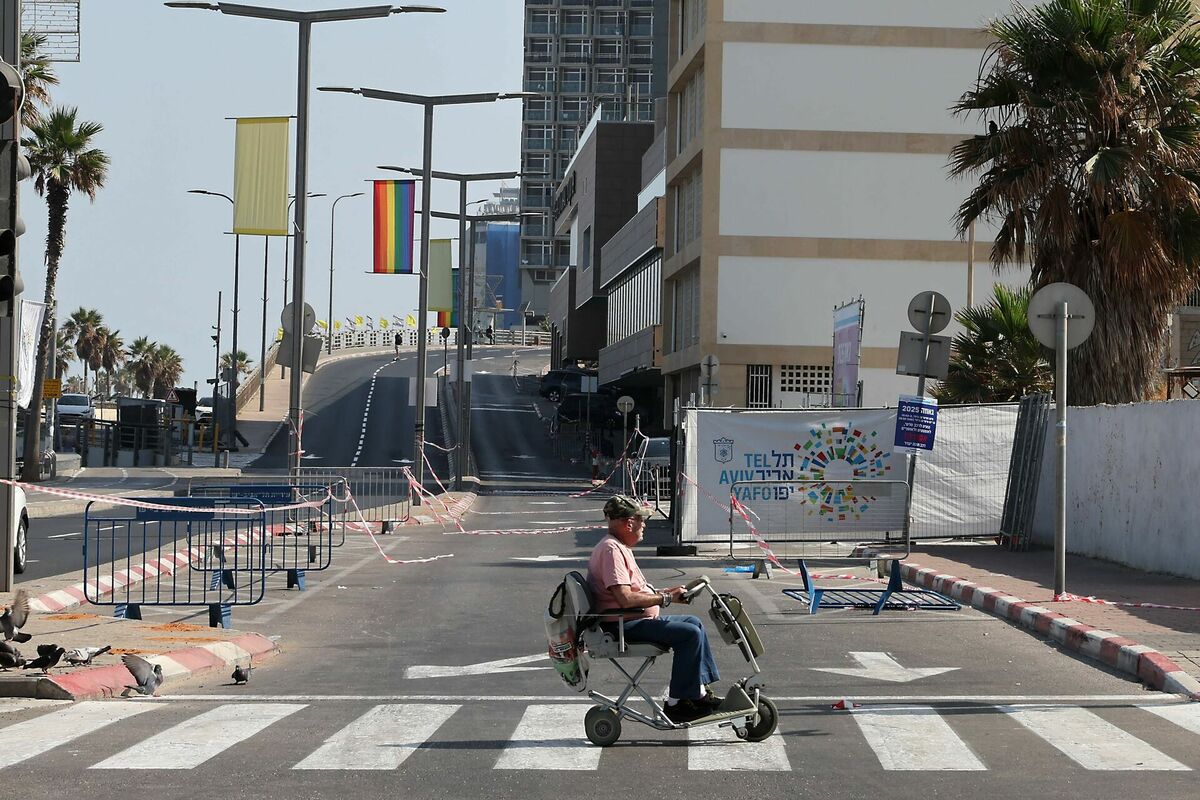 Izrēlā slēgtas ielas un atcelti paasākumi uzbrukumu draudu dēļ. Foto: Jack GUEZ / AFP Izrēlā slēgtas ielas un atcelti paasākumi uzbrukumu draudu dēļ. Foto: Jack GUEZ / AFP
