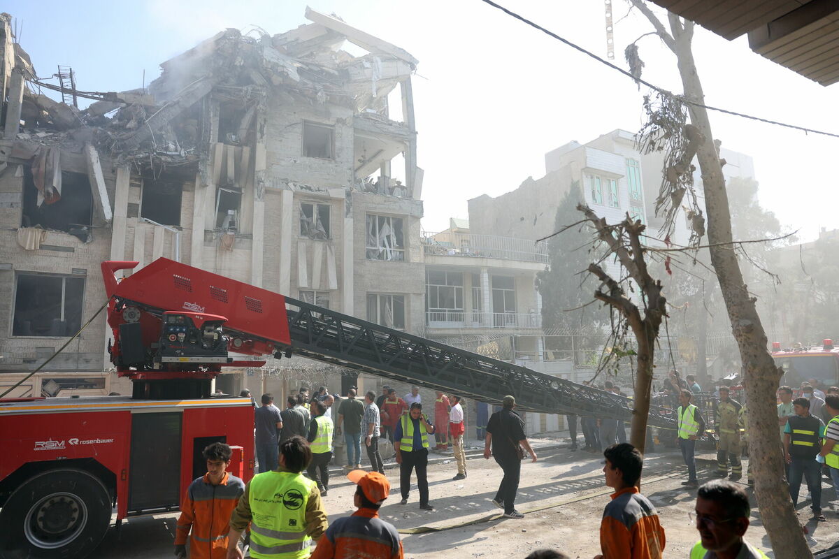 Izraēlas triecienos radītie postījumi Irānā. Foto: EPA/ABEDIN TAHERKENAREH Izraēlas triecienos radītie postījumi Irānā. Foto: EPA/ABEDIN TAHERKENAREH