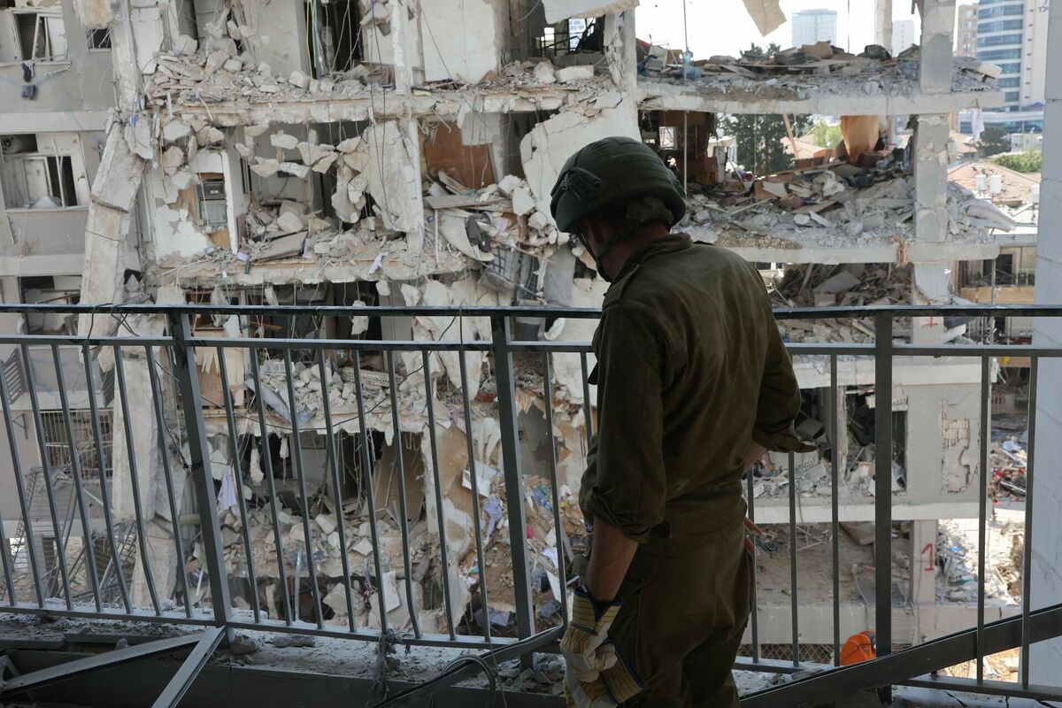 Izraēla pēc Irānas trieciena. Foto: GIL COHEN-MAGEN / AFP / Scanpix Izraēla pēc Irānas trieciena. Foto: GIL COHEN-MAGEN / AFP / Scanpix