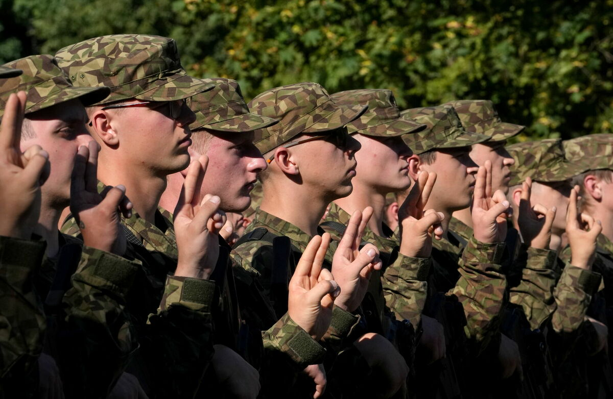 Valsts aizsardzības dienesta un militārās pamatapmācības karavīri. Foto: Edijs Pālens/LETA Valsts aizsardzības dienesta un militārās pamatapmācības karavīri. Foto: Edijs Pālens/LETA