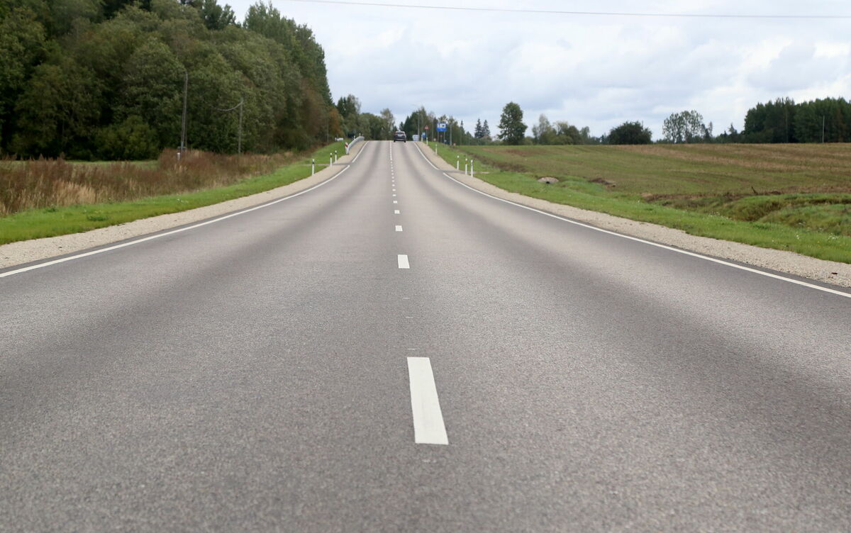 A3 autoceļš Inčukalns-Valmiera-Igaunijas robeža (Valka). Foto: Paula Čurkste/LETA A3 autoceļš Inčukalns-Valmiera-Igaunijas robeža (Valka). Foto: Paula Čurkste/LETA