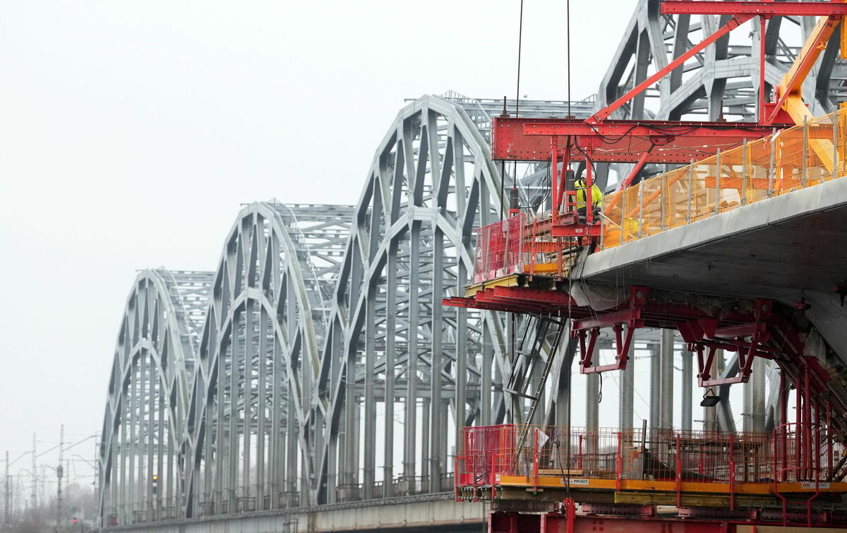 "Rail Baltica" tilta pār Daugavu būvniecības darbi. Foto: Edijs Pālens/LETA "Rail Baltica" tilta pār Daugavu būvniecības darbi. Foto: Edijs Pālens/LETA