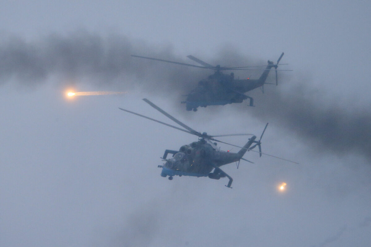 Militārie helikopteri Baltkrievijā. Foto: AP Photo/Alexander Zemlianichenko Jr/Scanpix Militārie helikopteri Baltkrievijā. Foto: AP Photo/Alexander Zemlianichenko Jr/Scanpix