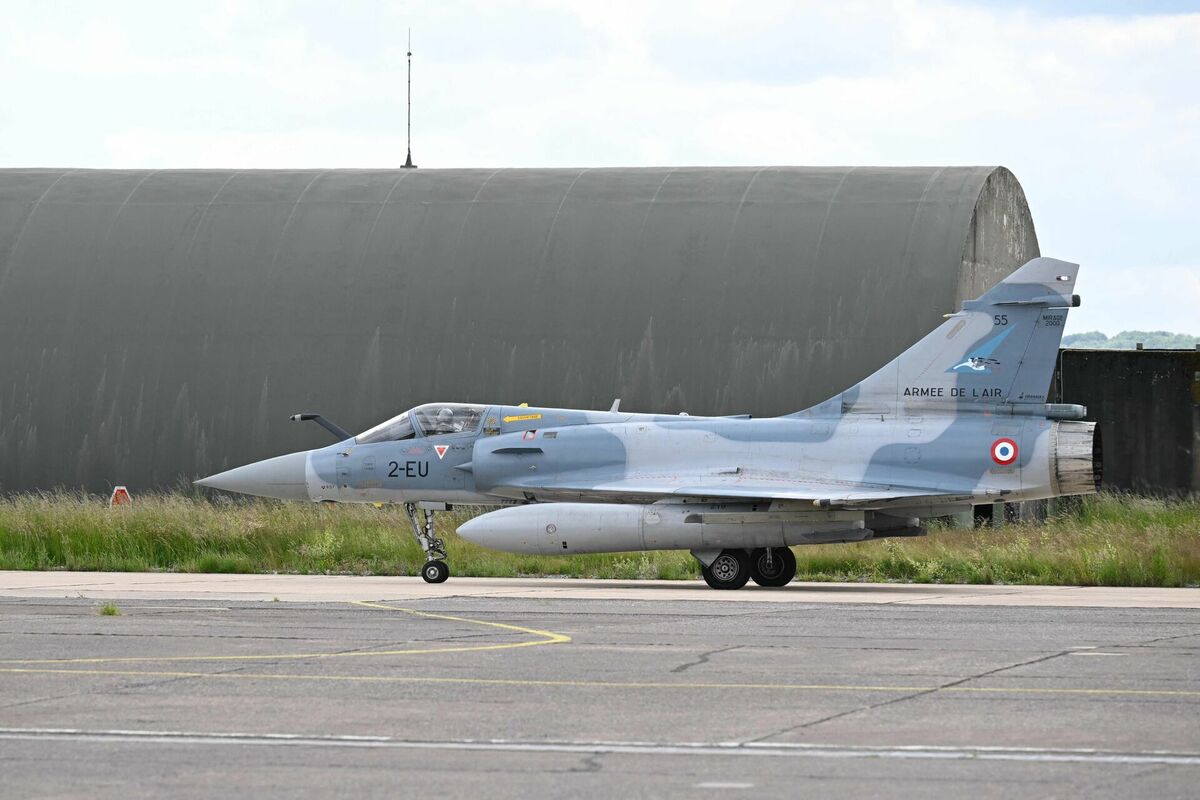 Iznīcinātājs "Mirage 2000". Ilustratīvs attēls. Foto: scanpix/Jean-Christophe VERHAEGEN / AFP Iznīcinātājs "Mirage 2000". Ilustratīvs attēls. Foto: scanpix/Jean-Christophe VERHAEGEN / AFP