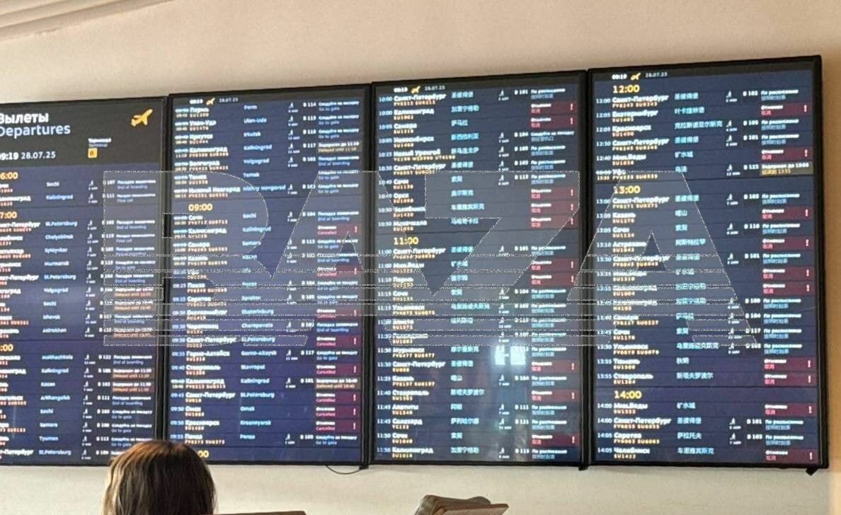 Hakeru uzbrukuma dēļ atcelti reisi vairākās lidostās Krievijā. Foto: @nexta_tv/X Hakeru uzbrukuma dēļ atcelti reisi vairākās lidostās Krievijā. Foto: @nexta_tv/X