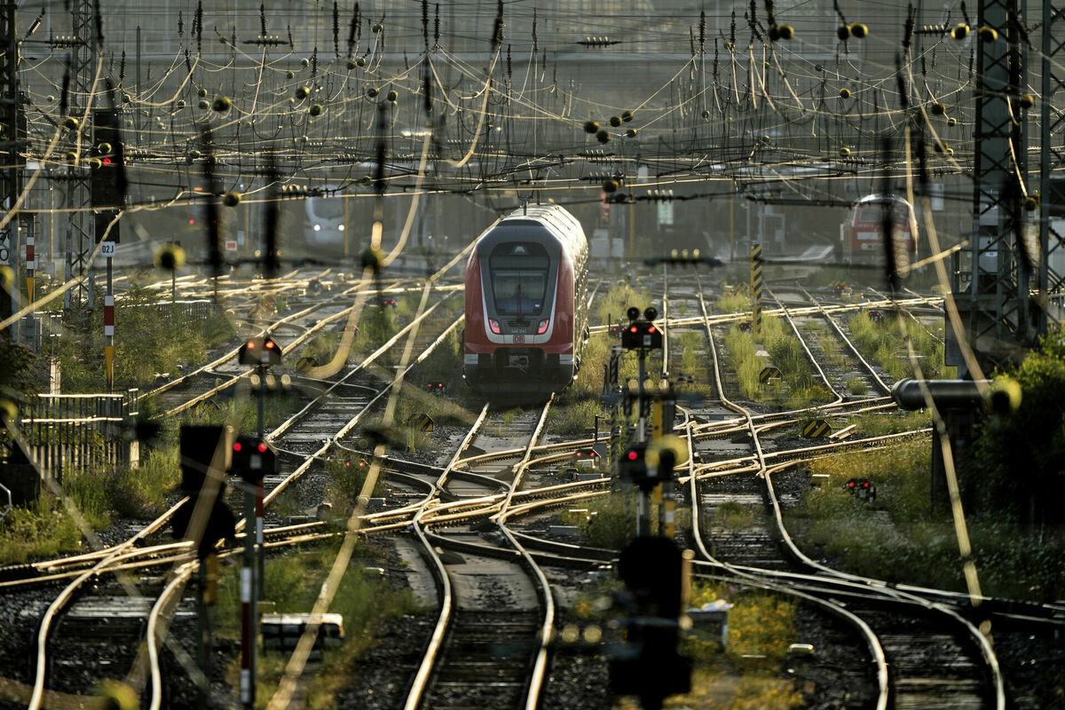 Vilciens Vācijā. Foto: scanpix/AP Photo/Michael Probst Vilciens Vācijā. Foto: scanpix/AP Photo/Michael Probst