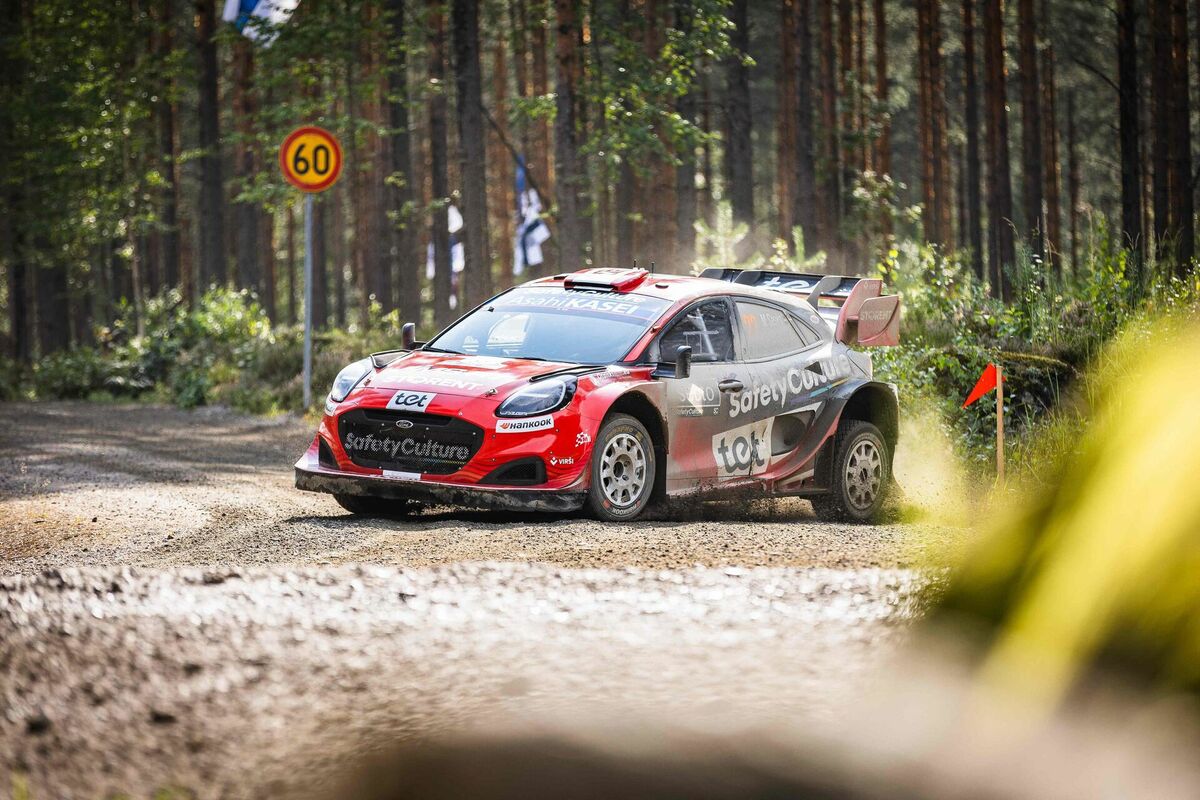 Mārtiņš Sesks un Renārs Francis Somijas rallijā. Foto: Valtteri Vainio / Lehtikuva / AFP/Scanpix Mārtiņš Sesks un Renārs Francis Somijas rallijā. Foto: Valtteri Vainio / Lehtikuva / AFP/Scanpix