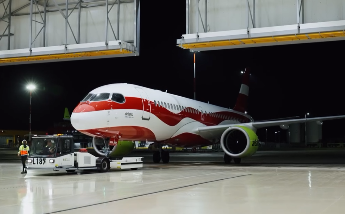 airBaltic lidmašīna. Foto: Ekrānšāviņš no video airBaltic lidmašīna. Foto: Ekrānšāviņš no video