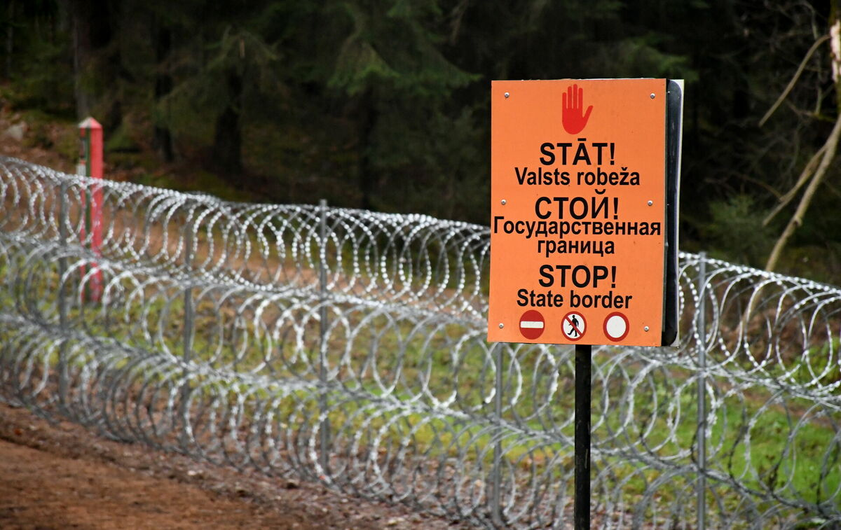 Dzeloņstiepļu žogs uz Latvijas-Baltkrievijas. Foto: Ivars Soikāns/LETA Dzeloņstiepļu žogs uz Latvijas-Baltkrievijas. Foto: Ivars Soikāns/LETA