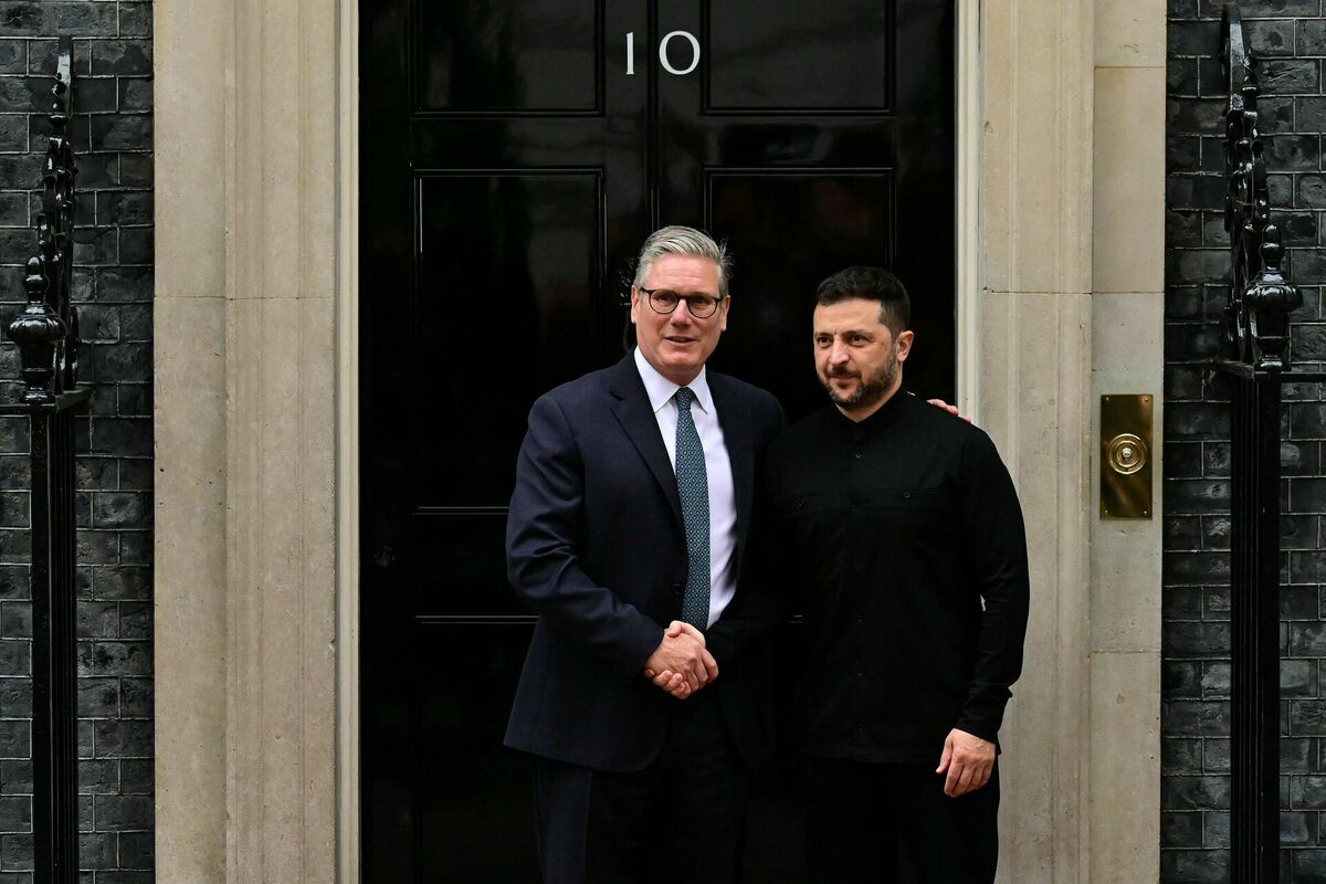 Kīrs Stārmers un Volodimirs Zelenskis. Foto: Ben STANSALL / AFP Kīrs Stārmers un Volodimirs Zelenskis. Foto: Ben STANSALL / AFP