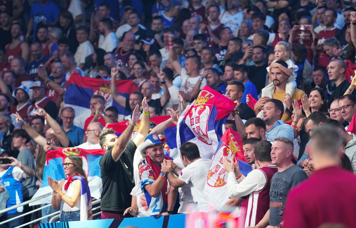 Serbijas basketbola līdzjutēji. Foto: Ieva Leiniša/LETA Serbijas basketbola līdzjutēji. Foto: Ieva Leiniša/LETA