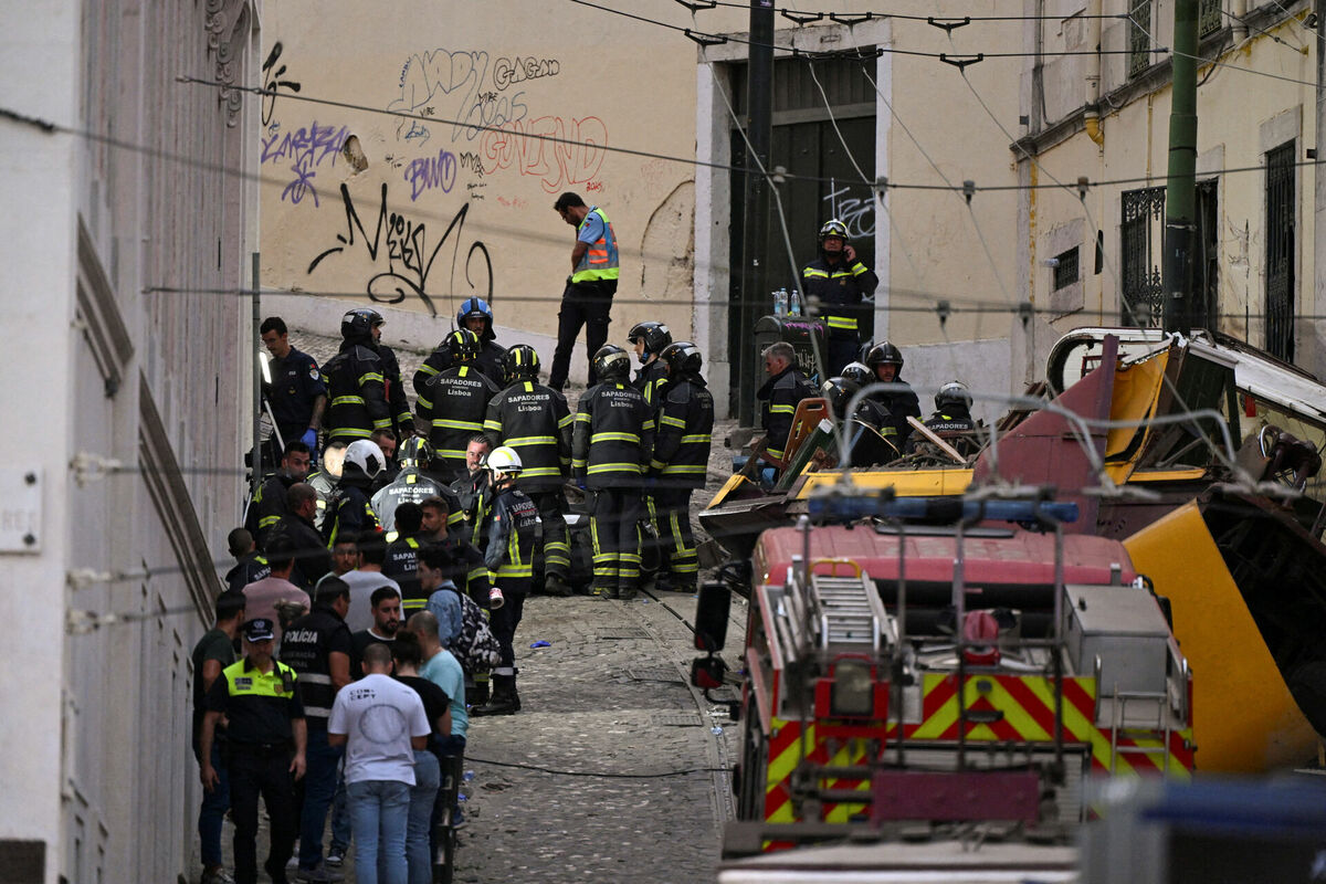 Funikulieris avarējis Lisabonā. Foto: scanpix/REUTERS/Stringer Funikulieris avarējis Lisabonā. Foto: scanpix/REUTERS/Stringer