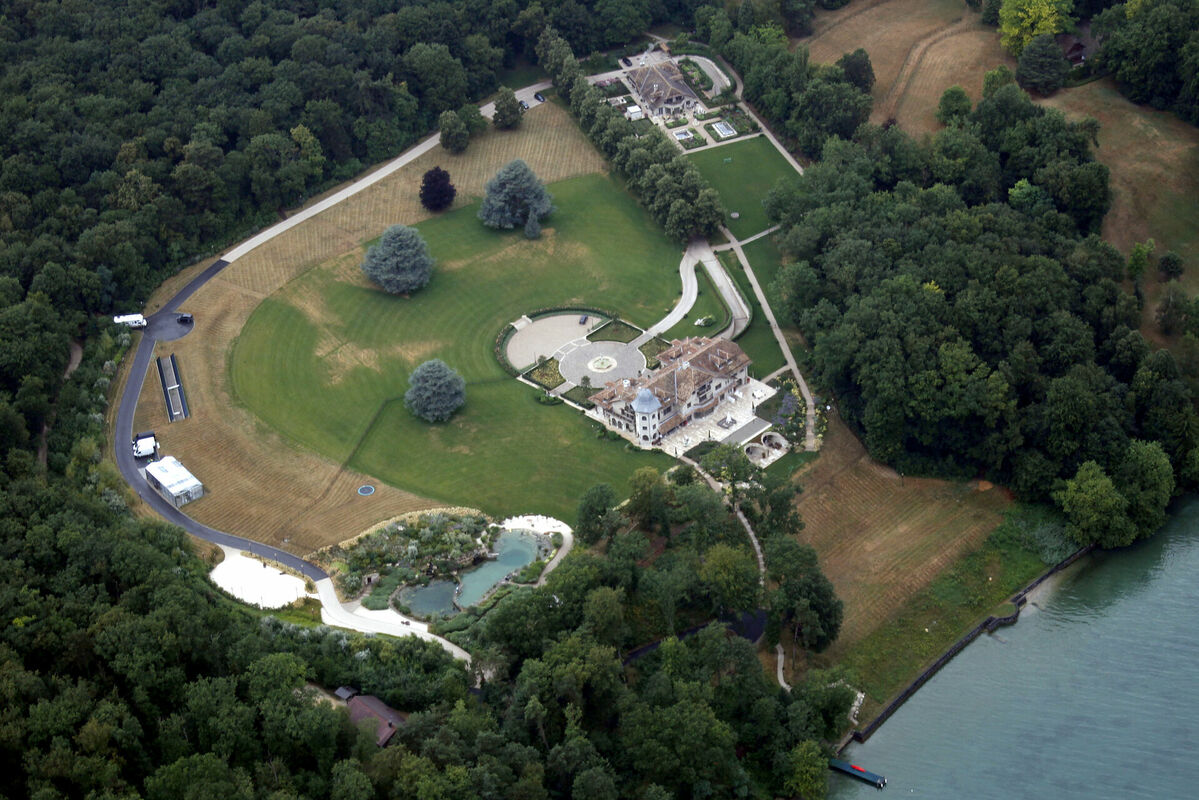 Mihaela Šūmahera rezidence Glandē. Foto: REUTERS/Denis Balibouse Mihaela Šūmahera rezidence Glandē. Foto: REUTERS/Denis Balibouse