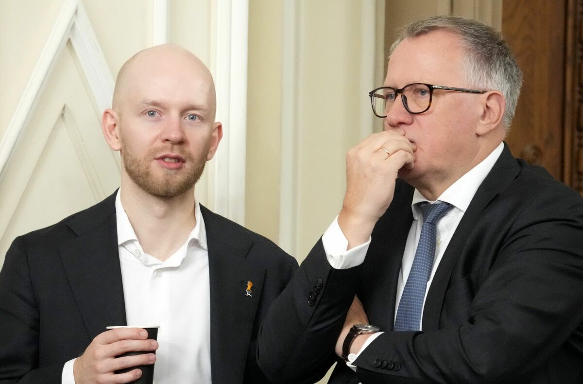 Andris Šuvajevs un finanšu ministrs Arvils Ašeradens. Foto: Edijs Pālens/LETA Andris Šuvajevs un finanšu ministrs Arvils Ašeradens. Foto: Edijs Pālens/LETA