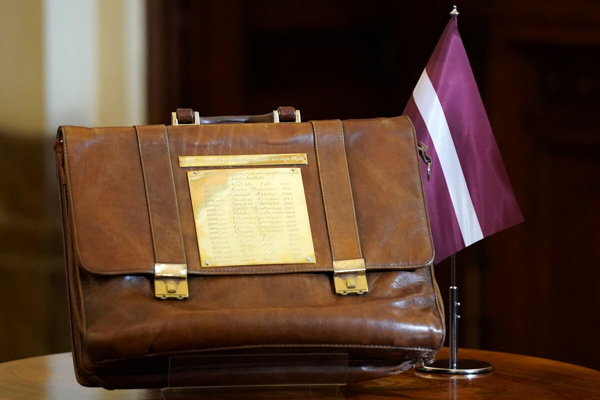 2025. gada budžeta portfelis Saeimā. Foto: Zane Bitere/LETA 2025. gada budžeta portfelis Saeimā. Foto: Zane Bitere/LETA