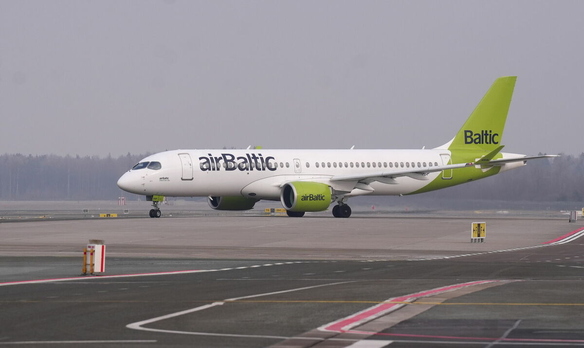 "airBaltic" lidmašīna Rīgas lidostā. Foto: LETA "airBaltic" lidmašīna Rīgas lidostā. Foto: LETA