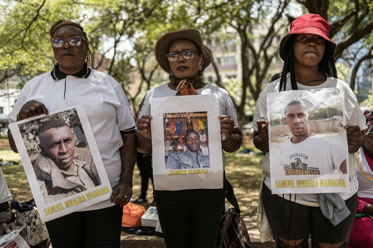 Krievijas savervēto kenijiešu tuvinieki. Foto: SIMON MAINA / AFP / Scanpix Krievijas savervēto kenijiešu tuvinieki. Foto: SIMON MAINA / AFP / Scanpix