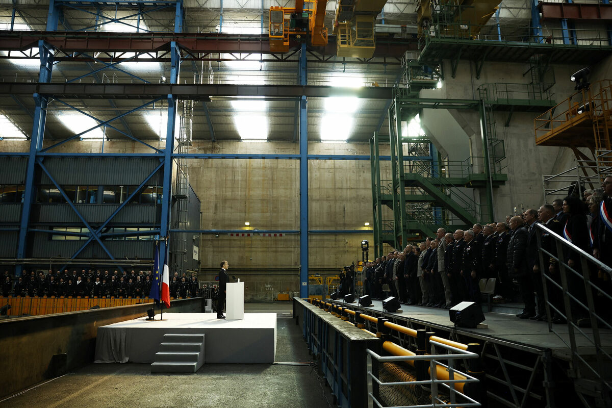 Emanuels Makrons uzrunā Francijas militārpersonas. Foto: Yoan Valat /REUTERS/Scanpix Emanuels Makrons uzrunā Francijas militārpersonas. Foto: Yoan Valat /REUTERS/Scanpix