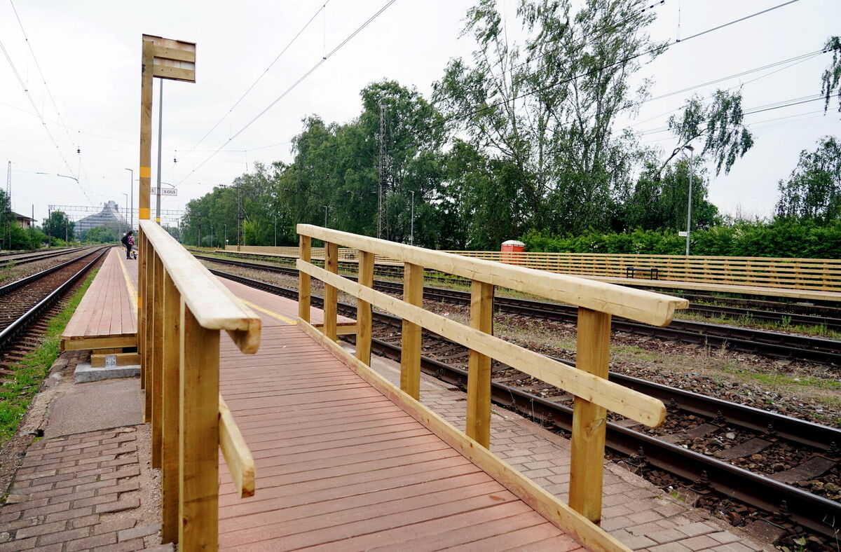 Pagaidu paaugstinātās platformas Torņakalna dzelzceļa stacijā. Foto: LETA Pagaidu paaugstinātās platformas Torņakalna dzelzceļa stacijā. Foto: LETA