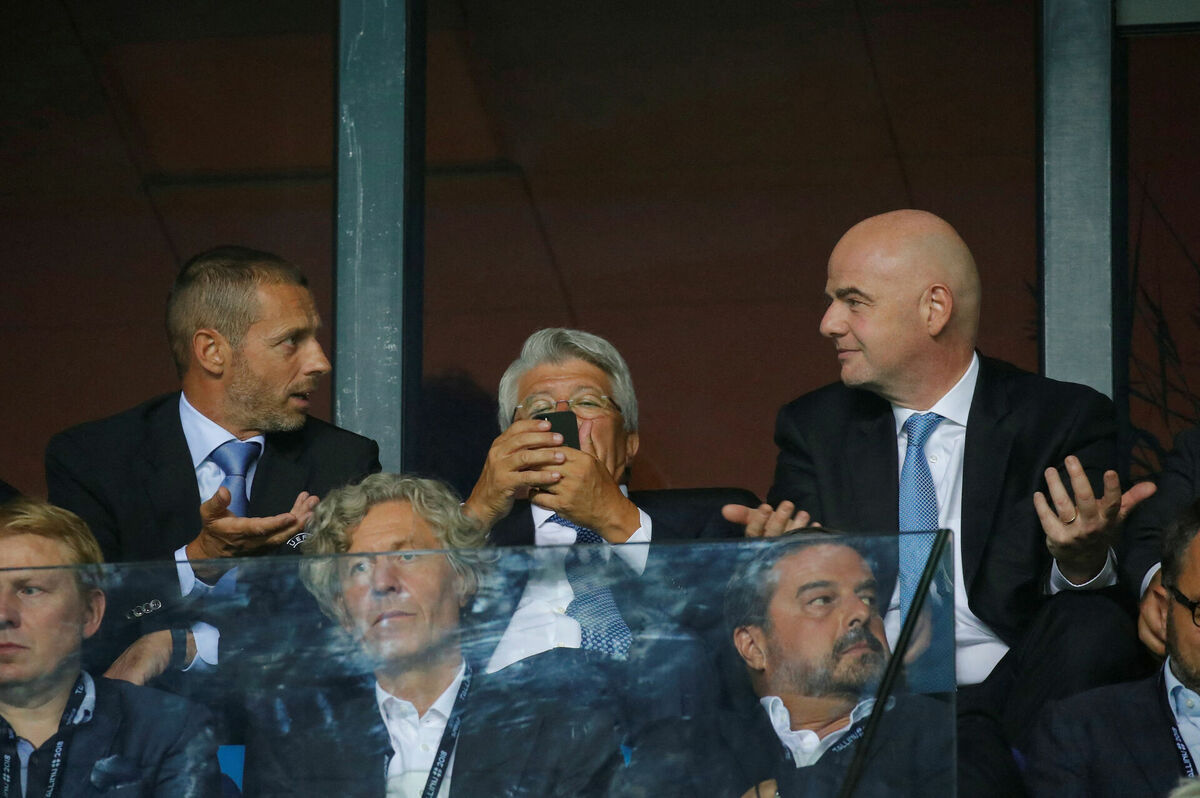 UEFA prezidents Aleksanders Čeferins un FIFA prezidents Džanni Infantīno. Foto: REUTERS/Maxim Shemetov/Scanpix UEFA prezidents Aleksanders Čeferins un FIFA prezidents Džanni Infantīno. Foto: REUTERS/Maxim Shemetov/Scanpix