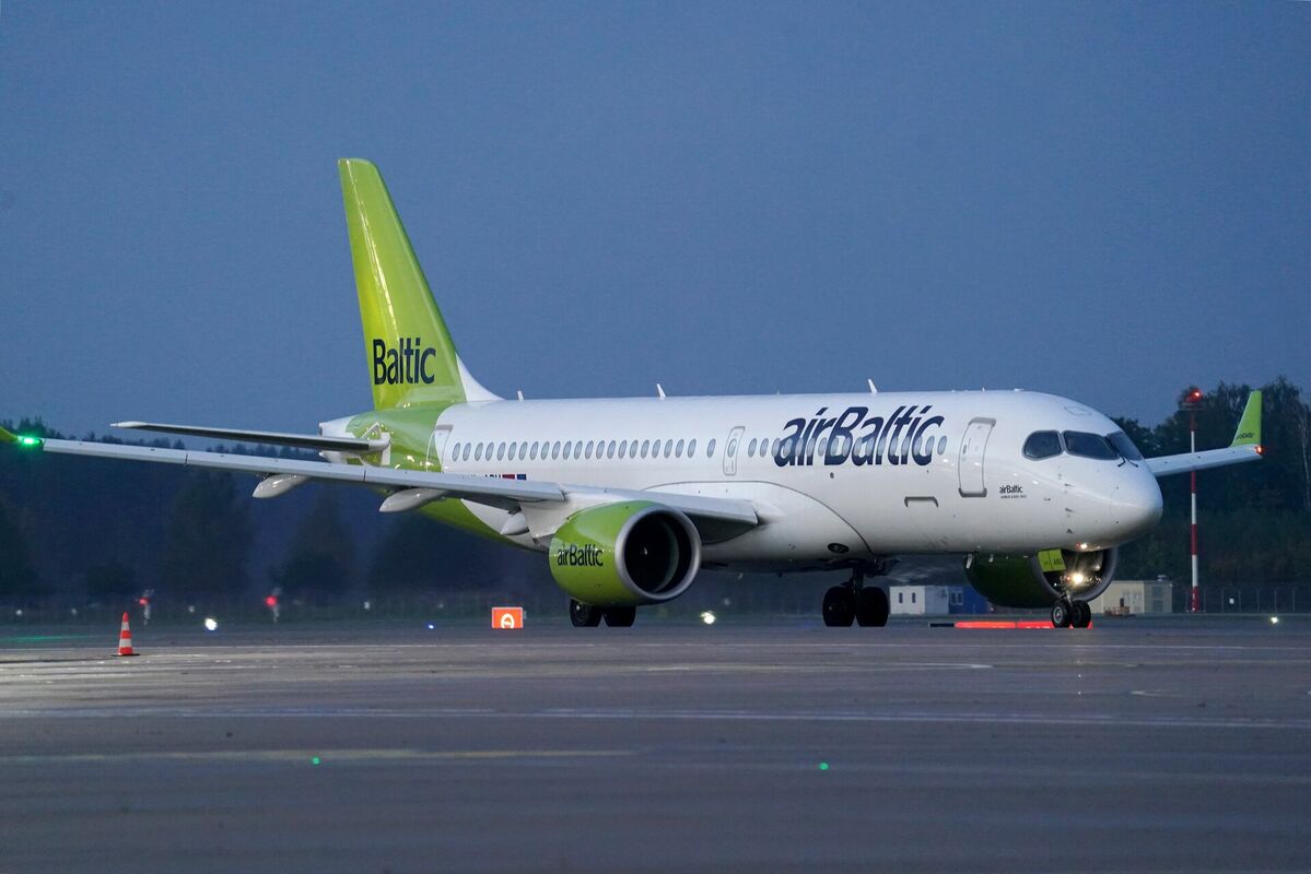 Nacionālā aviokompānija "airBaltic" lidmašīna Rīgas lidostā. Foto: Paula Čurkste/LETA Nacionālā aviokompānija "airBaltic" lidmašīna Rīgas lidostā. Foto: Paula Čurkste/LETA