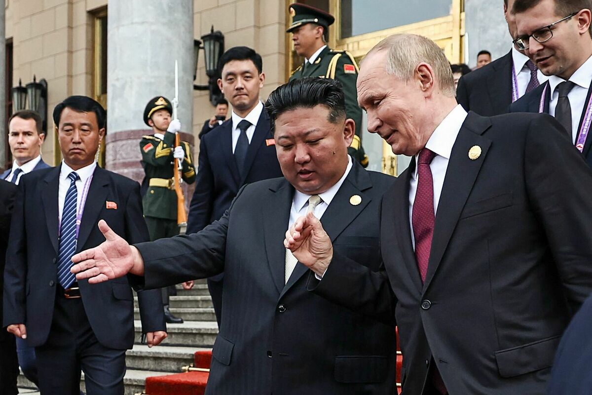 Ziemeļkorejas līderis Kims Čenuns un Krievijas vadonis Vladimirs Putins. Foto: Alexander Kazakov / POOL / AFP / Scanpix Ziemeļkorejas līderis Kims Čenuns un Krievijas vadonis Vladimirs Putins. Foto: Alexander Kazakov / POOL / AFP / Scanpix