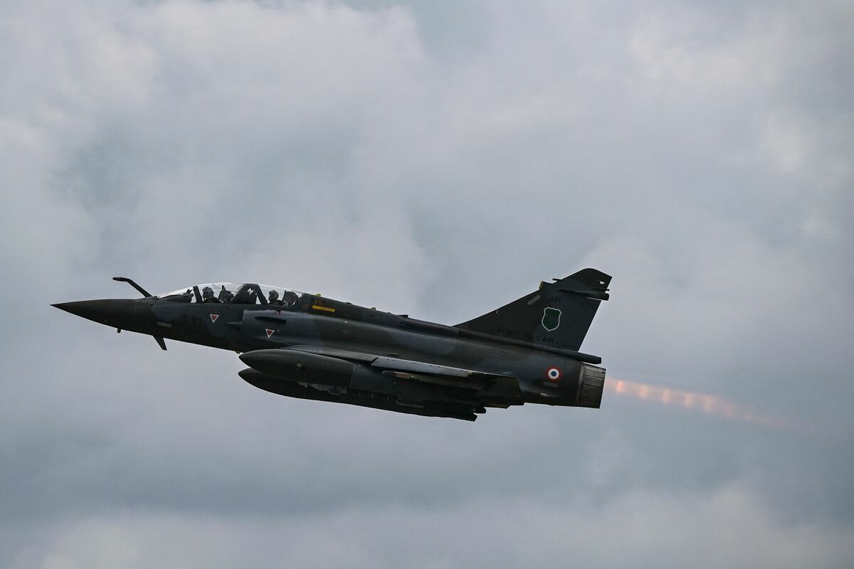 Iznīcinātājs "Mirage 2000D". Foto: ARIS MESSINIS / AFP / Scanpix Iznīcinātājs "Mirage 2000D". Foto: ARIS MESSINIS / AFP / Scanpix