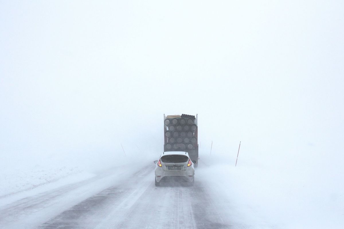 Automašīna ziemā, Photo by Rémi Jacquaint on Unsplash